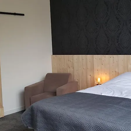 De Wilhelminaschool Bed & Breakfast 3*