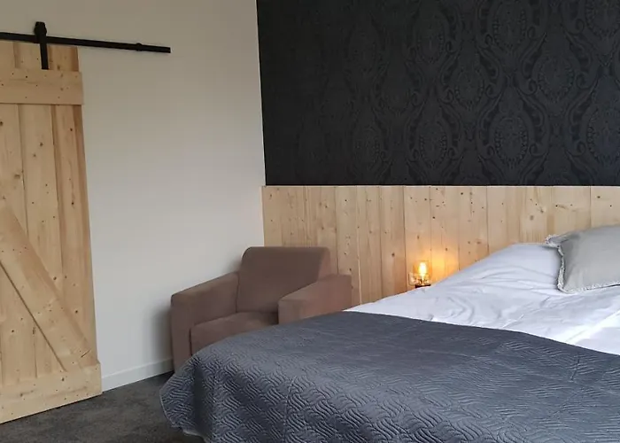 De Wilhelminaschool Bed & Breakfast 3*