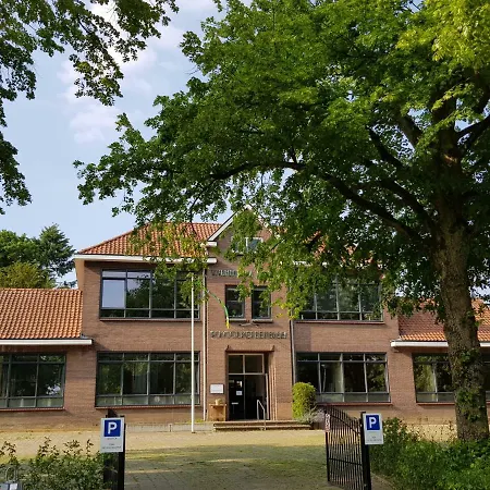 De Wilhelminaschool לינה וארוחת בוקר