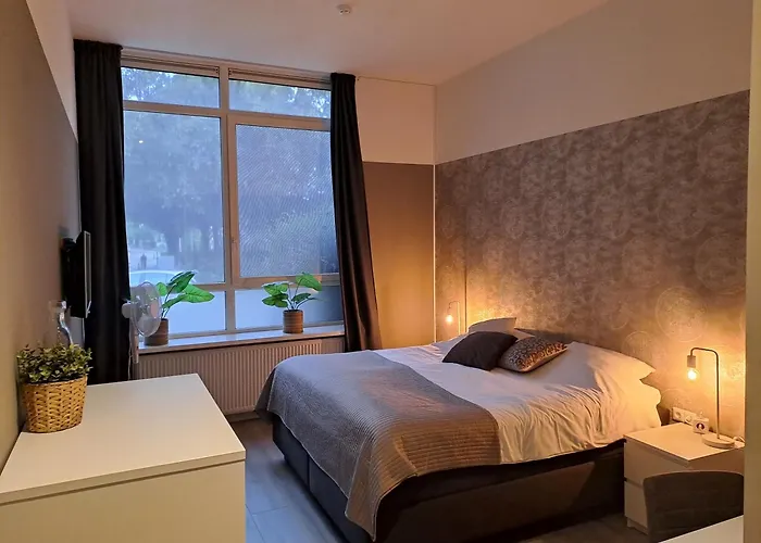 De Wilhelminaschool ベッド・アンド・ブレックファスト アールテン