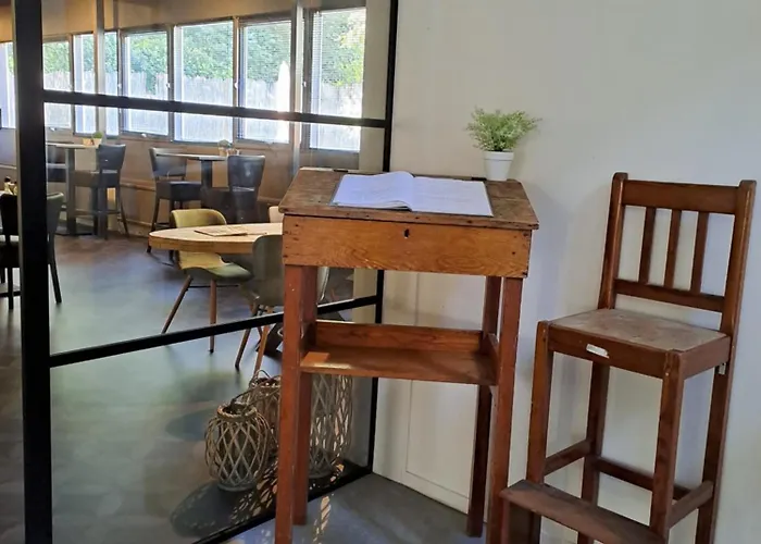 De Wilhelminaschool ベッド・アンド・ブレックファスト アールテン