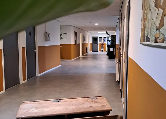 De Wilhelminaschool ベッド・アンド・ブレックファスト アールテン